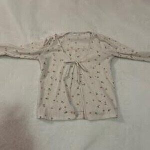 Floral long sleeve with built on top under┃Color: baige┃sizes:8-9